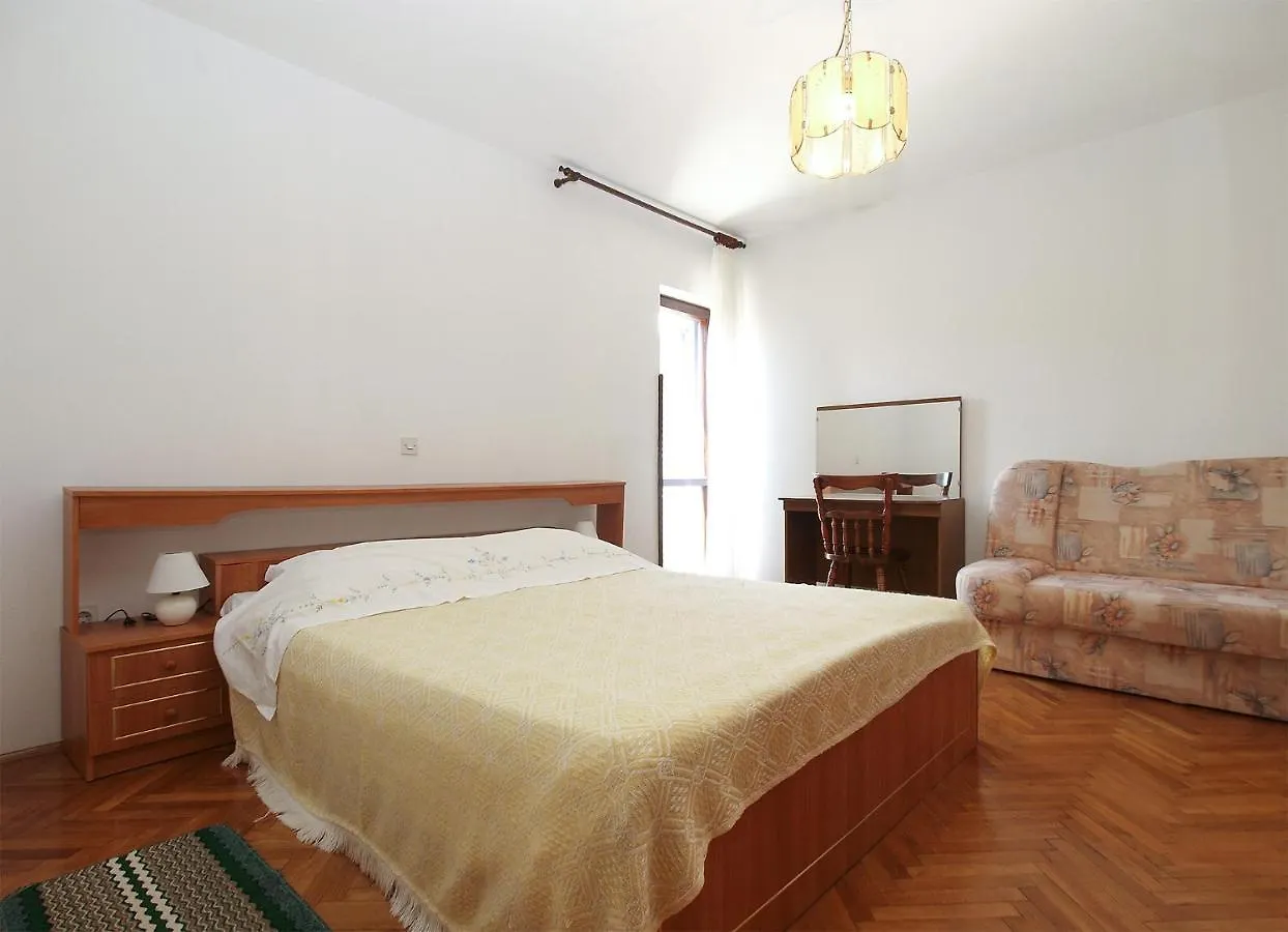 Apartments Evelina 1057 Pjescana Uvala Croatia