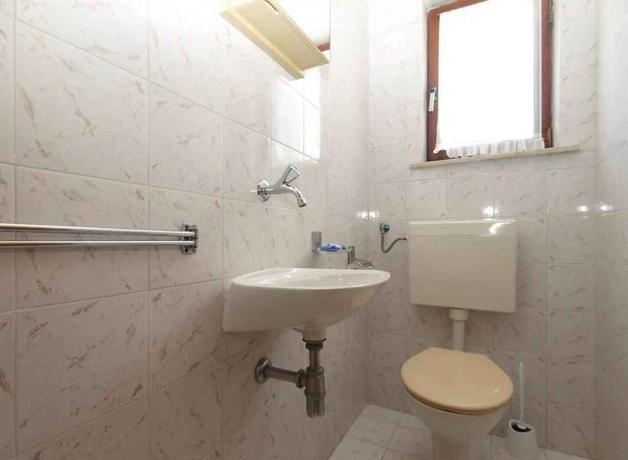 Apartments Evelina 1057 Pjescana Uvala Croatia