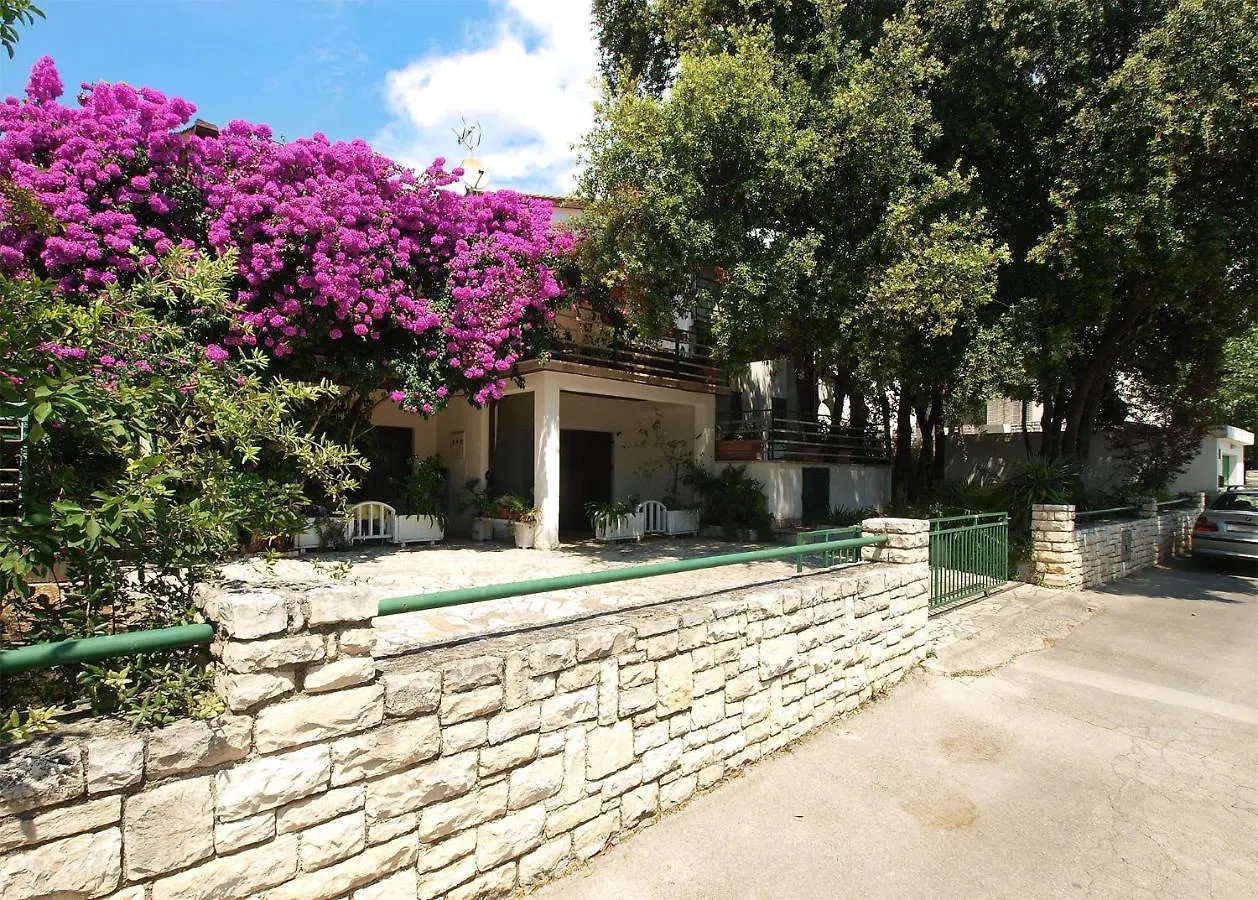 Apartments Evelina 1057 Pjescana Uvala