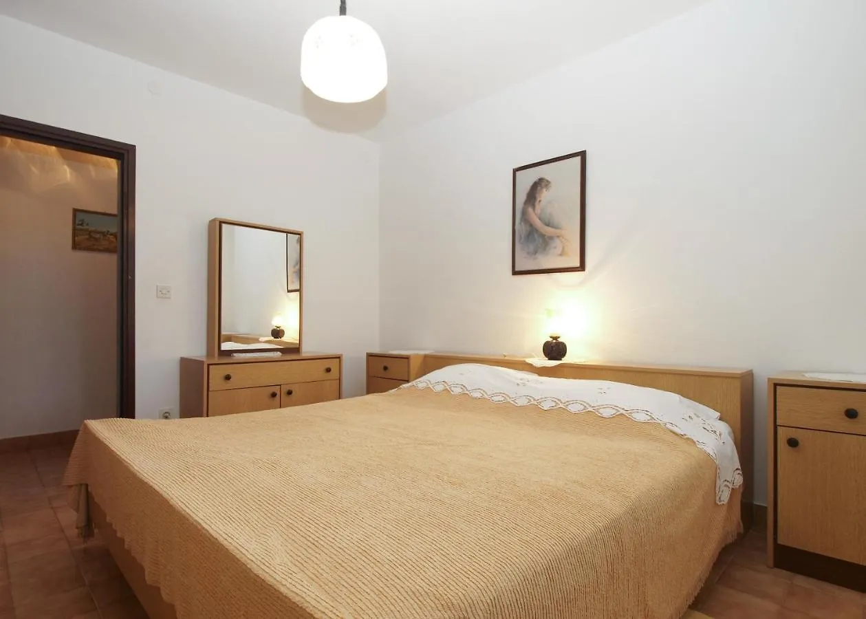 Apartments Evelina 1057 Pjescana Uvala Croatia