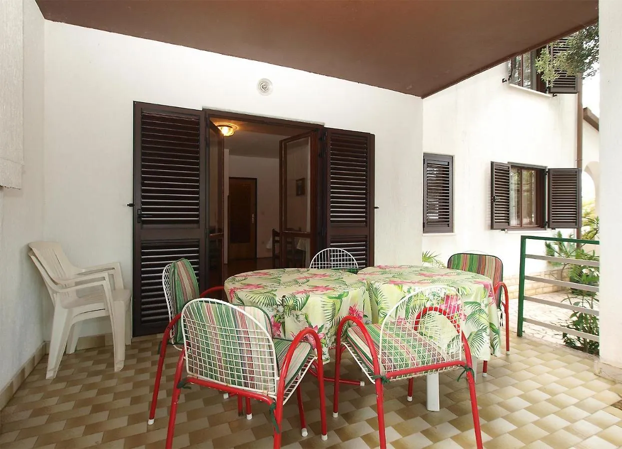 Apartments Evelina 1057 Pjescana Uvala