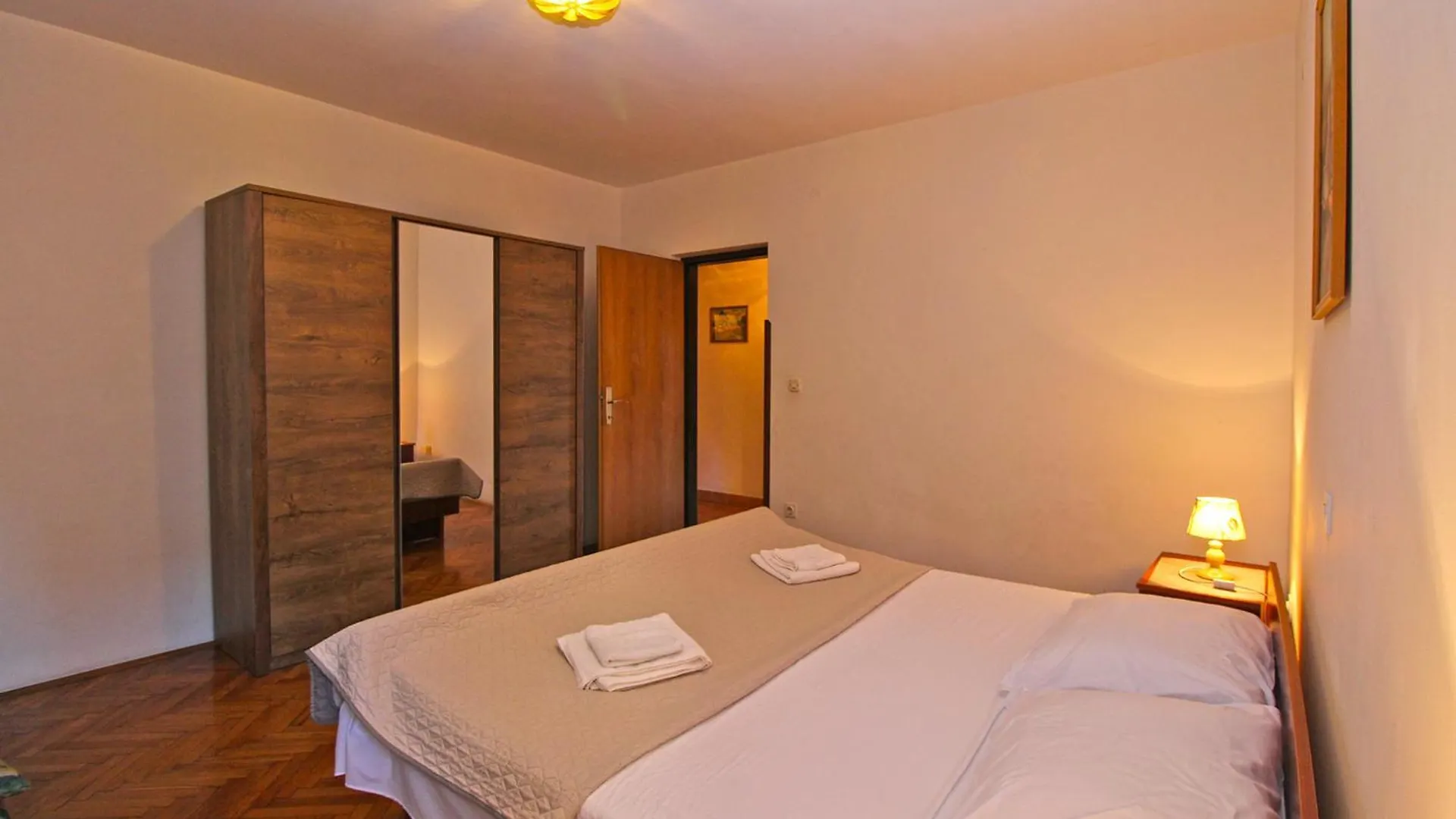 Apartments Evelina 1057 Pjescana Uvala Croatia