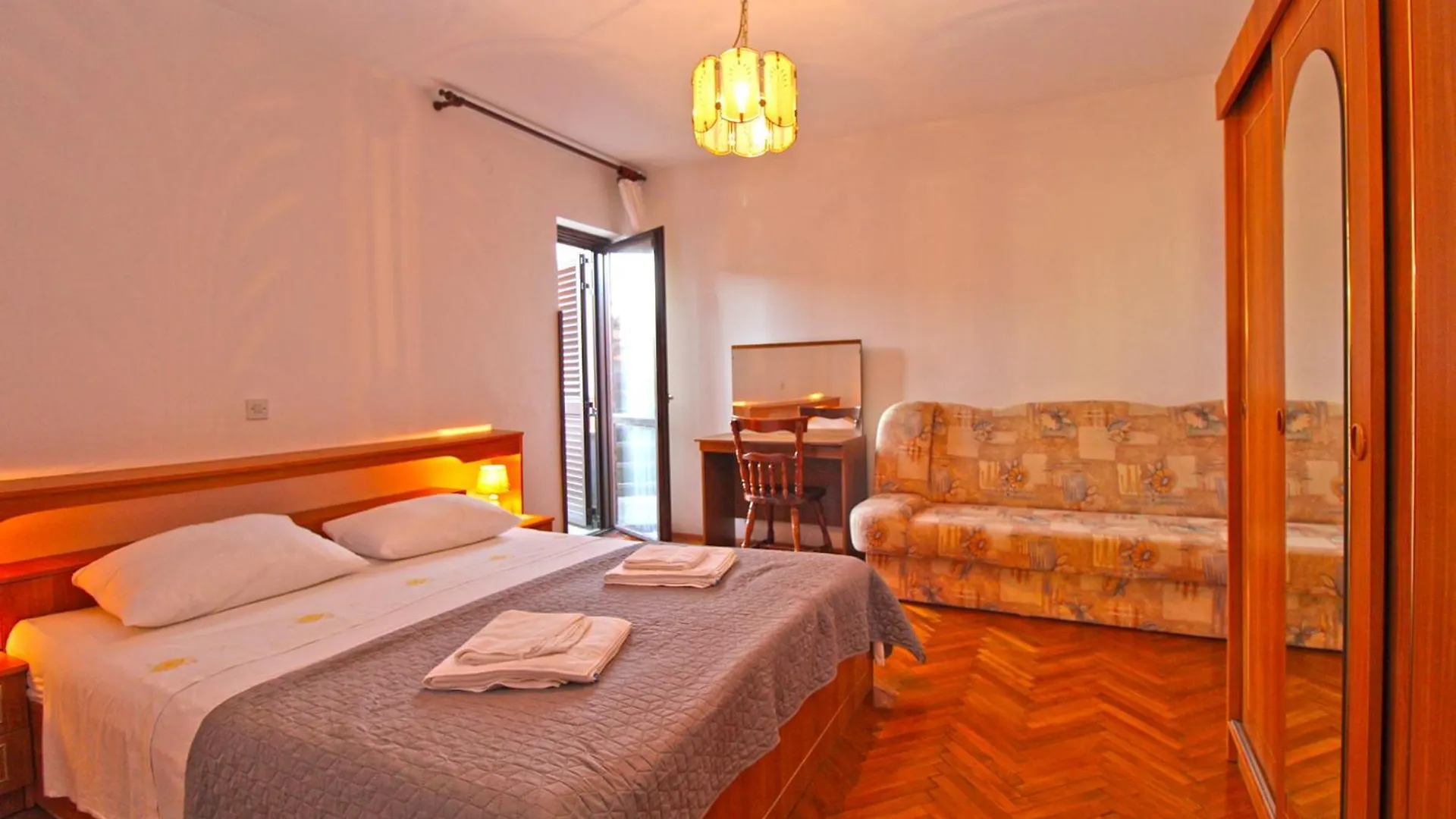 Apartments Evelina 1057 Pjescana Uvala