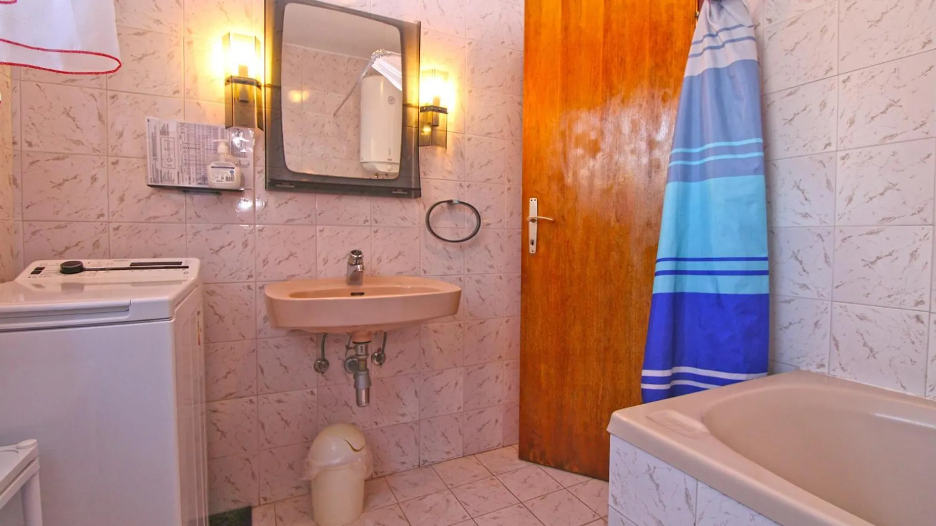 Apartments Evelina 1057 Pjescana Uvala