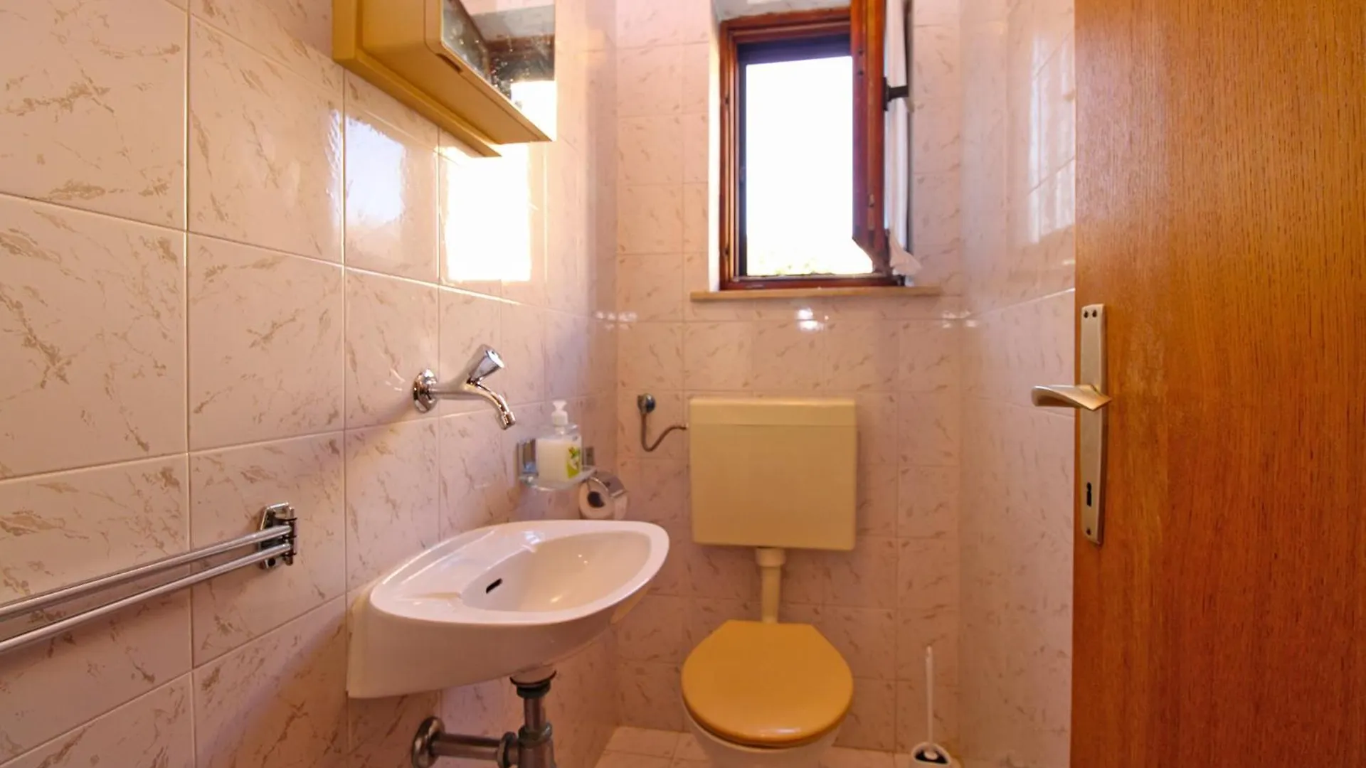 Apartments Evelina 1057 Pjescana Uvala Croatia
