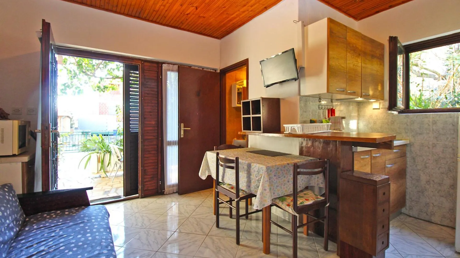 Apartments Evelina 1057 Pjescana Uvala Croatia