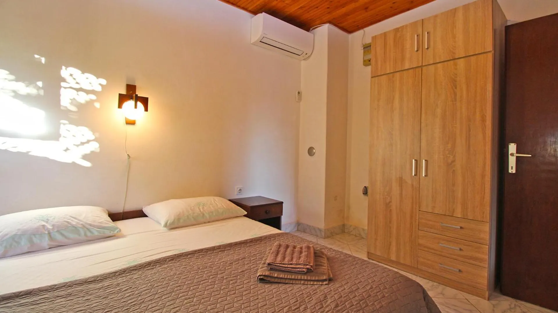Apartments Evelina 1057 Pjescana Uvala