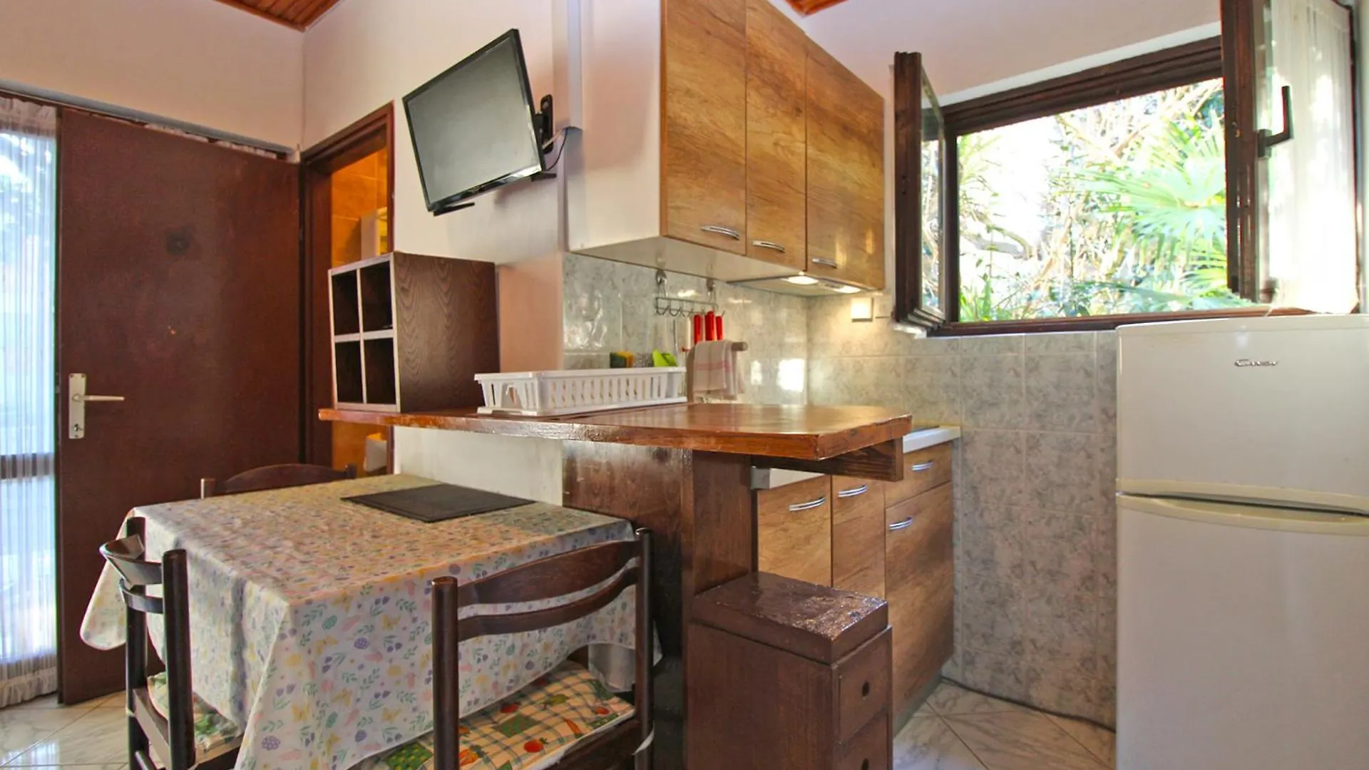 Apartments Evelina 1057 Pjescana Uvala