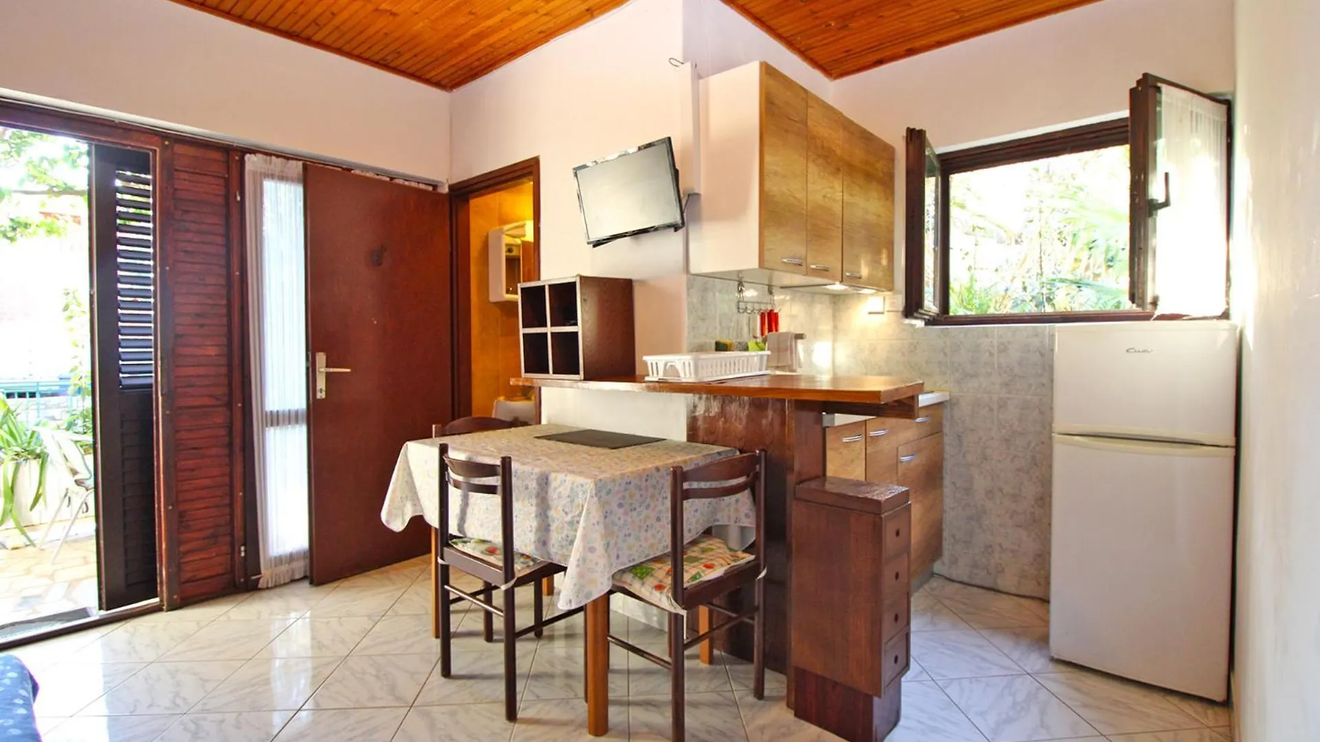 Apartments Evelina 1057 Pjescana Uvala