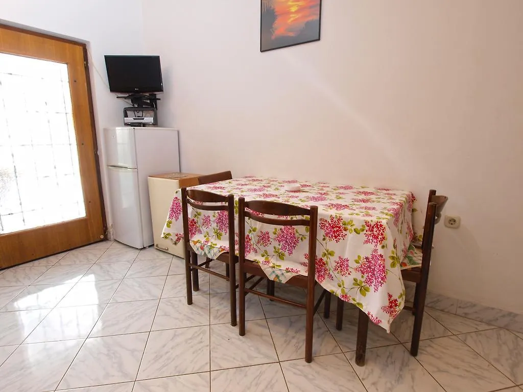 Apartments Evelina 1057 Pjescana Uvala