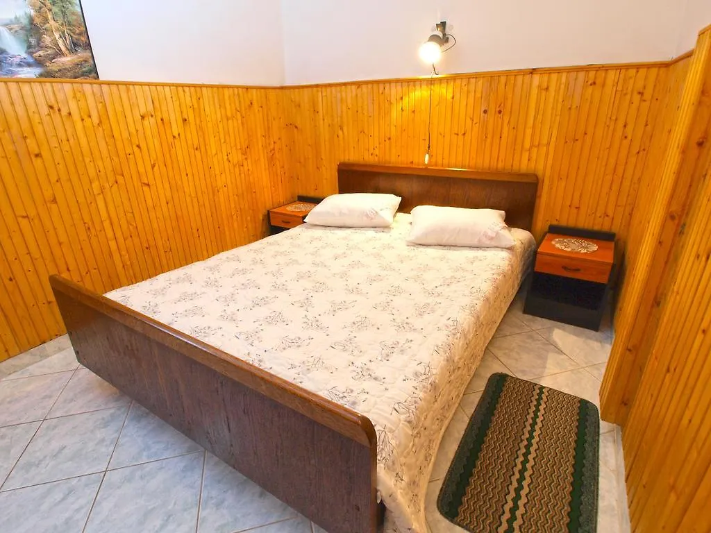 Apartments Evelina 1057 Pjescana Uvala 0*,  Croatia
