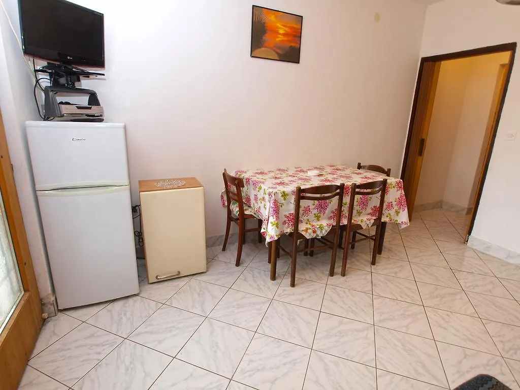 Apartments Evelina 1057 Pjescana Uvala