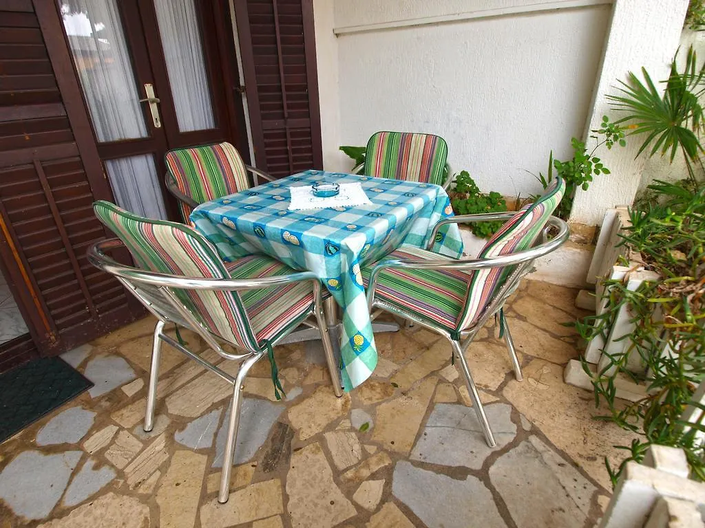 Apartments Evelina 1057 Pjescana Uvala