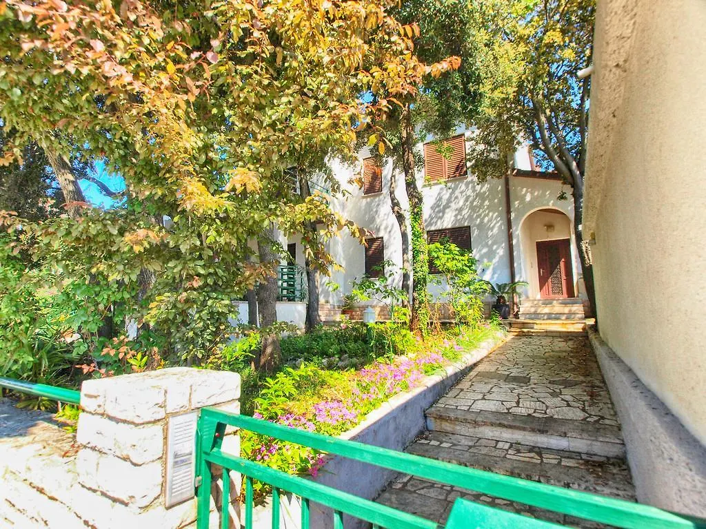 Apartments Evelina 1057 Pjescana Uvala Croatia