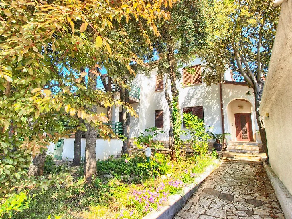 Apartments Evelina 1057 Pjescana Uvala 0*,  Croatia