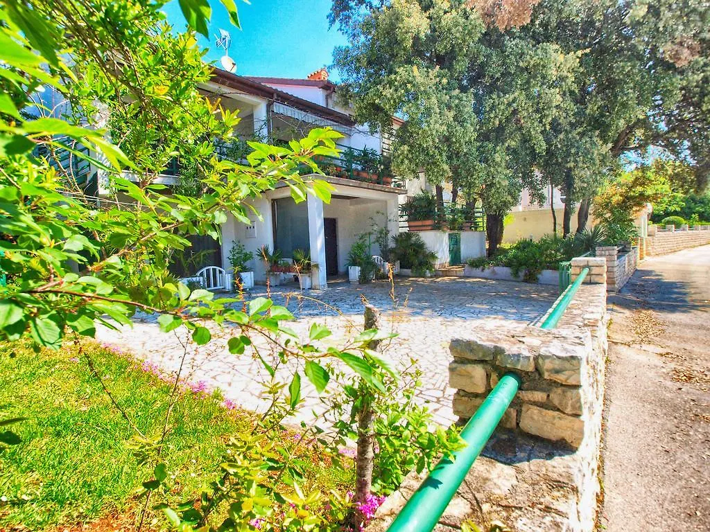 Apartments Evelina 1057 Pjescana Uvala Croatia