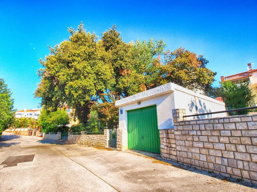 Apartments Evelina 1057 Pjescana Uvala