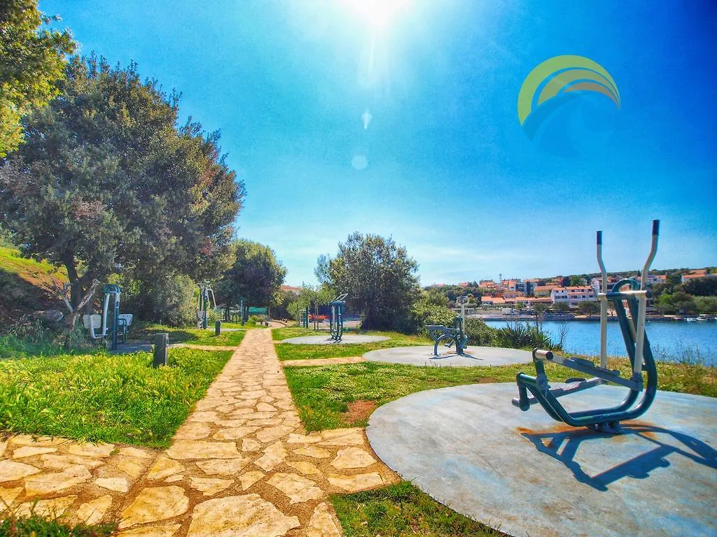 Apartments Evelina 1057 Pjescana Uvala